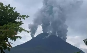 Aktivitas Vulkanik Gunung Lewotobi Semakin Sering, 5.400 Warga Ngungsi 1 Aktivitas Vulkanik Gunung Lewotobi Semakin Sering, 5.400 Warga Ngungsi