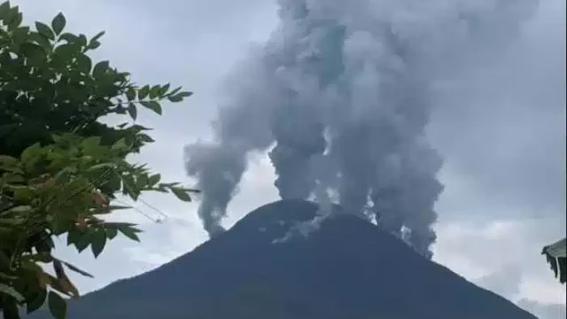 Aktivitas Vulkanik Gunung Lewotobi Semakin Sering, 5.400 Warga Ngungsi
