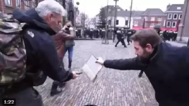 Politisi Belanda Ini Kena Tendangan Kungfu
