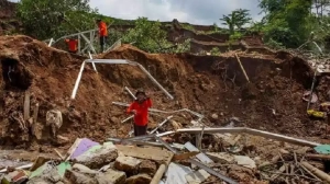 5 Mobil Tertimbun Dan 3 Orang Tewas Akibat Longsor Di Tapanuli Utara Sumut 4 5 Mobil Tertimbun Dan 3 Orang Tewas Akibat Longsor Di Tapanuli Utara Sumut