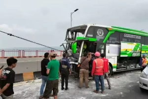 Kecelakaan Maut Bus Tabrak Truk Pasir Hingga Sopir Tewas Di Tkp 7 Kecelakaan Maut Bus Tabrak Truk Pasir Hingga Sopir Tewas Di Tkp