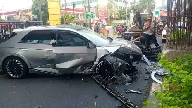 Mobil Hyundai Ringsek 50 Persen Bisa Klaim Ganti Baru, Ini Syaratnya 1 Mobil Hyundai Ringsek 50 Persen Bisa Klaim Ganti Baru, Ini Syaratnya