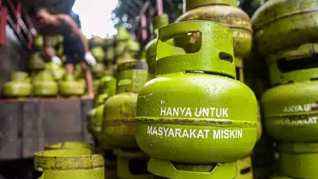 Demi Makan Siang Gratis ala Prabowo, Ini Risiko Utak-Atik Subsidi Energi