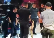 Sambangi Hotel Tempat Kumpul Kubu Capres 02, Jokowi Beralasan Antar Cucu 3 Sambangi Hotel Tempat Kumpul Kubu Capres 02, Jokowi Beralasan Antar Cucu