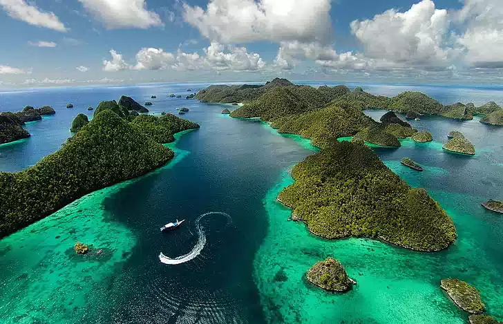 10 Destinasi Wisata Indonesia Tahun 2024 Yang Wajib Dikunjungi 1 10 Destinasi Wisata Indonesia Tahun 2024 Yang Wajib Dikunjungi