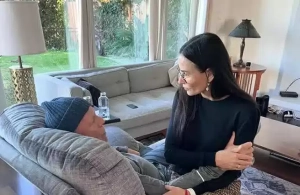 Foto Menyentuh: Demi Moore Berbagi Momen Emosional Dengan Bruce Willis Yang Alami Demensia 8 Foto Menyentuh, Demi Moore Berbagi Momen Emosional Dengan Bruce Willis Yang Alami Demensia