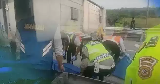 Kecelakaan Bus Rombongan Peziarah, 1 Korban Tewas Dan 8 Lainnya Luka Berat 1 Kecelakaan Bus Rombongan Peziarah, 1 Korban Tewas Dan 8 Lainnya Luka Berat