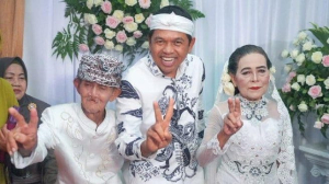 Kisah Cinta Unik: Lansia 90 Tahun Di Subang Menikah Dengan Bibi Kang Dedi Mulyadi 3 Kisah Cinta Unik, Lansia 90 Tahun Di Subang Menikah Dengan Bibi Kang Dedi Mulyadi