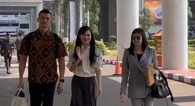 Kontroversi Kunjungan Sandra Dewi Ke Kejagung: Wartawan Bertanya, 'Rasanya Timah Dimakan, Enak Enggak? 1 Kontroversi Kunjungan Sandra Dewi Ke Kejagung, Wartawan Bertanya, 'Rasanya Timah Dimakan, Enak Enggak