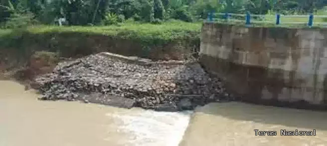 Rp18,8 Miliar Terbuang Sia-Sia? Pembangunan Bendung Cimoyan Di Pandeglang Diduga Asal-Asalan 8 Pembangunan Bendung Cimoyan Di Pandeglang Diduga Asal-Asalan