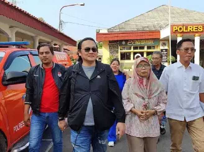 Kuasa Hukum Saka Tatal Laporkan Iptu Rudiana Ke Polisi Atas Dugaan Rekayasa Kasus Pembunuhan Vina 1 Kuasa Hukum Saka Tatal Laporkan Iptu Rudiana Ke Polisi Atas Dugaan Rekayasa Kasus Pembunuhan Vina