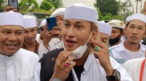Mengejutkan! Terungkap Tarif Ceramah Habib Bahar Bin Smith Yang Mengaku Keturunan Rasulullah Saw 1 Mengejutkan! Terungkap Tarif Ceramah Habib Bahar Bin Smith Yang Mengaku Keturunan Rasulullah Saw