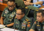 Beda Nasib! Dirut Bulog Wajib Mundur dari TNI, Seskab Tidak Kena Aturan Ini
