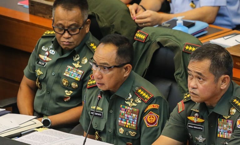 Beda Nasib! Dirut Bulog Wajib Mundur Dari Tni, Seskab Tidak Kena Aturan Ini 1 Beda Nasib! Dirut Bulog Wajib Mundur Dari Tni, Seskab Tidak Kena Aturan Ini