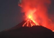 Gunung Lewotobi Meletus Dahsyat! Hujan Pasir & Kerikil Terjang 7 Desa, 2 Warga Luka Bakar