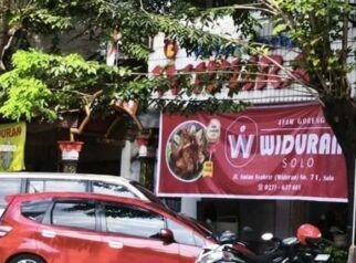 Restoran Ayam Goreng Legendaris Ini Tuai Kecaman, Ternyata Non-Halal!