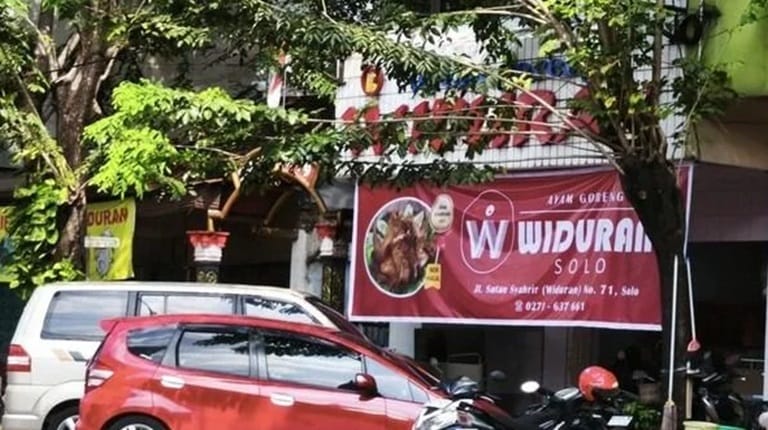 Restoran Ayam Goreng Legendaris Ini Tuai Kecaman, Ternyata Non-Halal! 1 Restoran Ayam Goreng Legendaris Ini Tuai Kecaman, Ternyata Non-Halal!