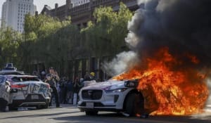 Kota Los Angeles Membara! Demo Rusuh, Mobil Dibakar Dan Bentrok Pecah 22 Kota Los Angeles Membara! Demo Rusuh, Mobil Dibakar Dan Bentrok Pecah