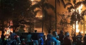 Breaking News: Dprd Makassar Terbakar Di Tengah Rapat Paripurna, Walikota Selamat 1 Dprd Makassar Terbakar Di Tengah Rapat Paripurna, Walikota Selamat