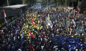 Heboh! Pendemo Jebol Polda Metro, Massa Teriakan ‘Pembunuh’ 1 Heboh! Pendemo Jebol Polda Metro, Massa Teriakan ‘Pembunuh’