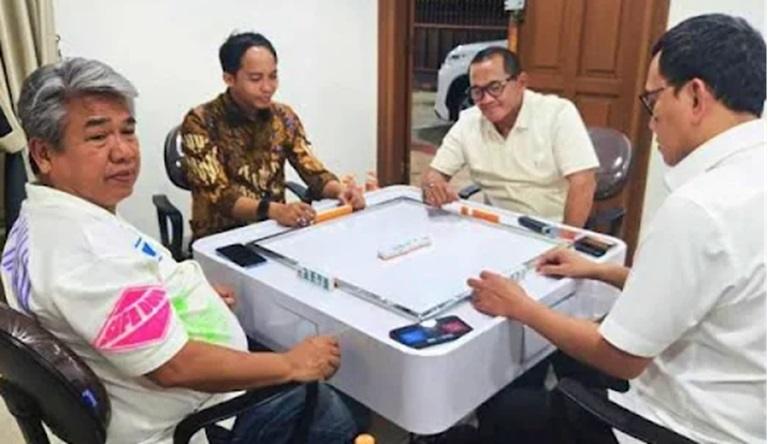 Kaki Tangan Jokowi Kembali Tuai Kontroversi Di Kabinet Prabowo 1 Kaki Tangan Jokowi Kembali Tuai Kontroversi Di Kabinet Prabowo