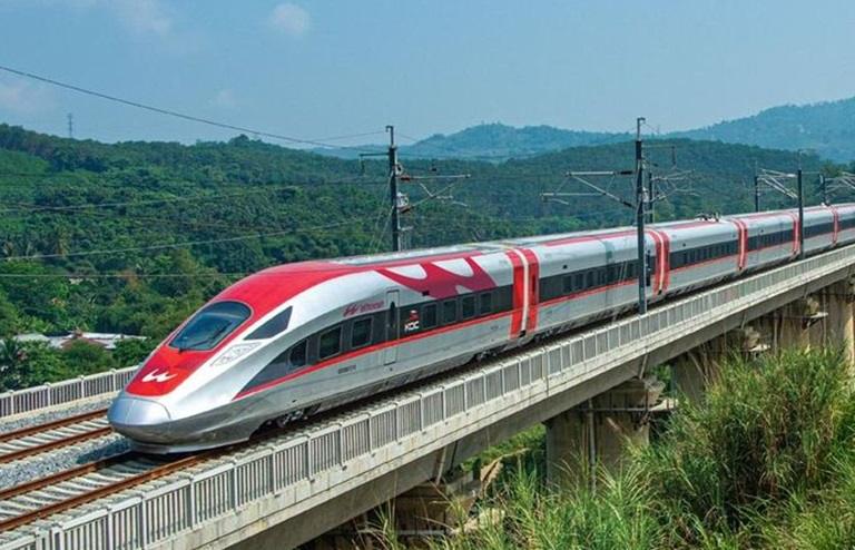 Bikin Publik Bingung, Jokowi dan Luhut Justru Semangat Lanjutkan Proyek Bermasalah Ini