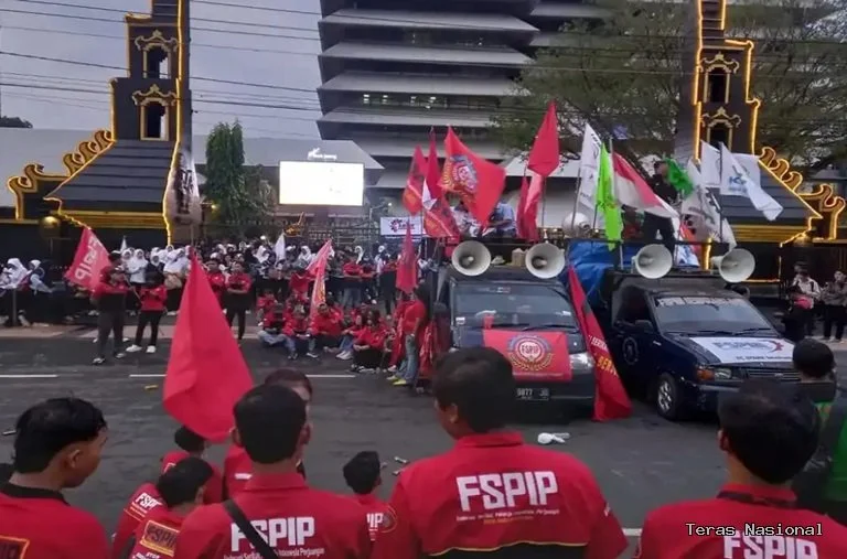 Gubernur Jateng Ahmad Luthfi Disorot, Dituding Abai terhadap Jeritan Buruh