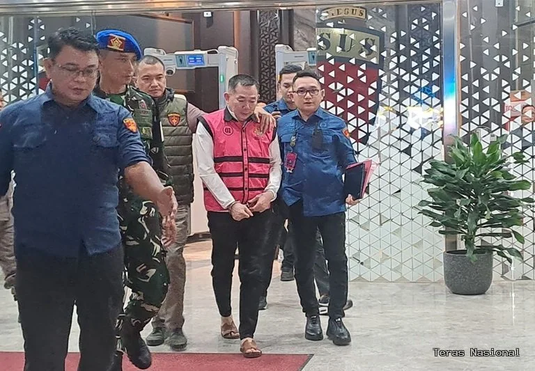 Kasus Tambang Bauksit di Kalbar Memanas, Bos PT QSS Jadi Tersangka 1 Kasus Tambang Bauksit di Kalbar Memanas, Bos PT QSS Jadi Tersangka