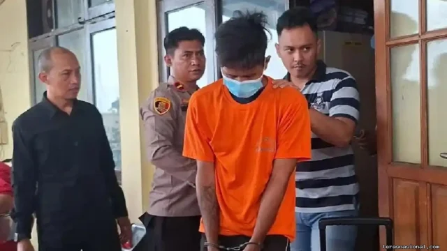 Ngaku Jaga-jaga, Perampok Depok Malah Bacok Ibu dan Anak hingga Jari Hampir Putus 1 Ngaku Jaga Jaga Perampok Depok Malah Bacok Ibu Dan Anak Hingga Jari Hampir Putus