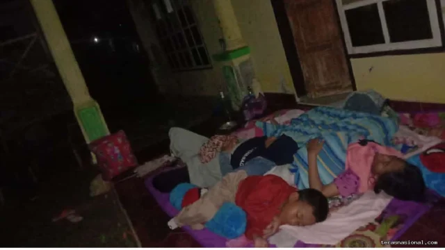 Trauma Gempa Palu M 6,7, Ratusan Warga Pilih Tidur di Luar Rumah 1 Trauma Gempa M 67 Palu Ratusan Warga Pilih Tidur Di Luar Rumah