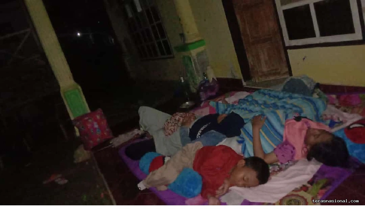 Trauma Gempa Palu M 6,7, Ratusan Warga Pilih Tidur di Luar Rumah 1 Trauma Gempa M 67 Palu Ratusan Warga Pilih Tidur Di Luar Rumah