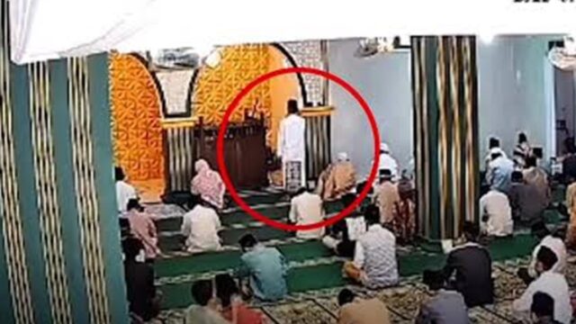 Detik-Detik Muazin Jatuh Tersungkur dan Wafat Saat Kumandangkan Adzan Jumat
